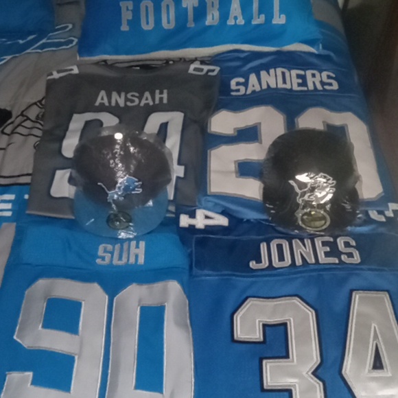 Detroit Lions jerseys and hats - Picture 5 of 5
